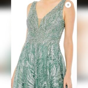 Green Plunge Neck Sleeveless Prom Gown